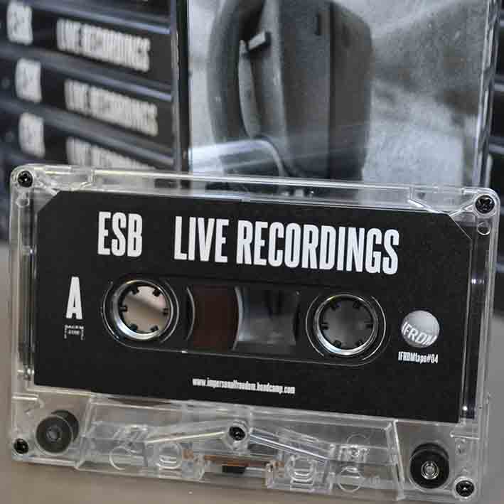 cassettes tansparente étiquette collee noire